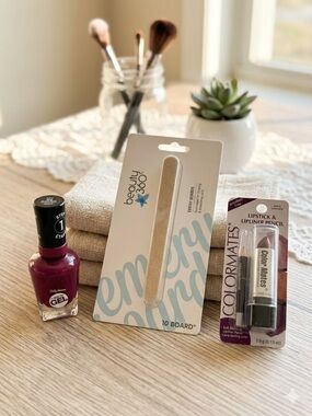 Sally Hansen Miracle Gel V-Amplified + Colormates Cashmere Lip & Nail Bundle